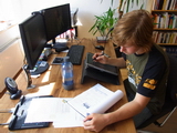 The teaching material is sent and printed as a script. If the student does not own a printer, we will send the material by mail. But the student´s writing is always done on the computer so that the teacher can correct it in electronic form.