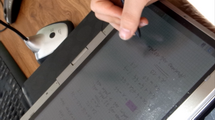 A tablet PC works like an exercise book. The difference: everything the student writes is directly transmitted to the TOIS teacher´s computer via the internet. If necessary, the teacher can even intervene and correct the student on his computer. Of course, both can also see and hear each other.